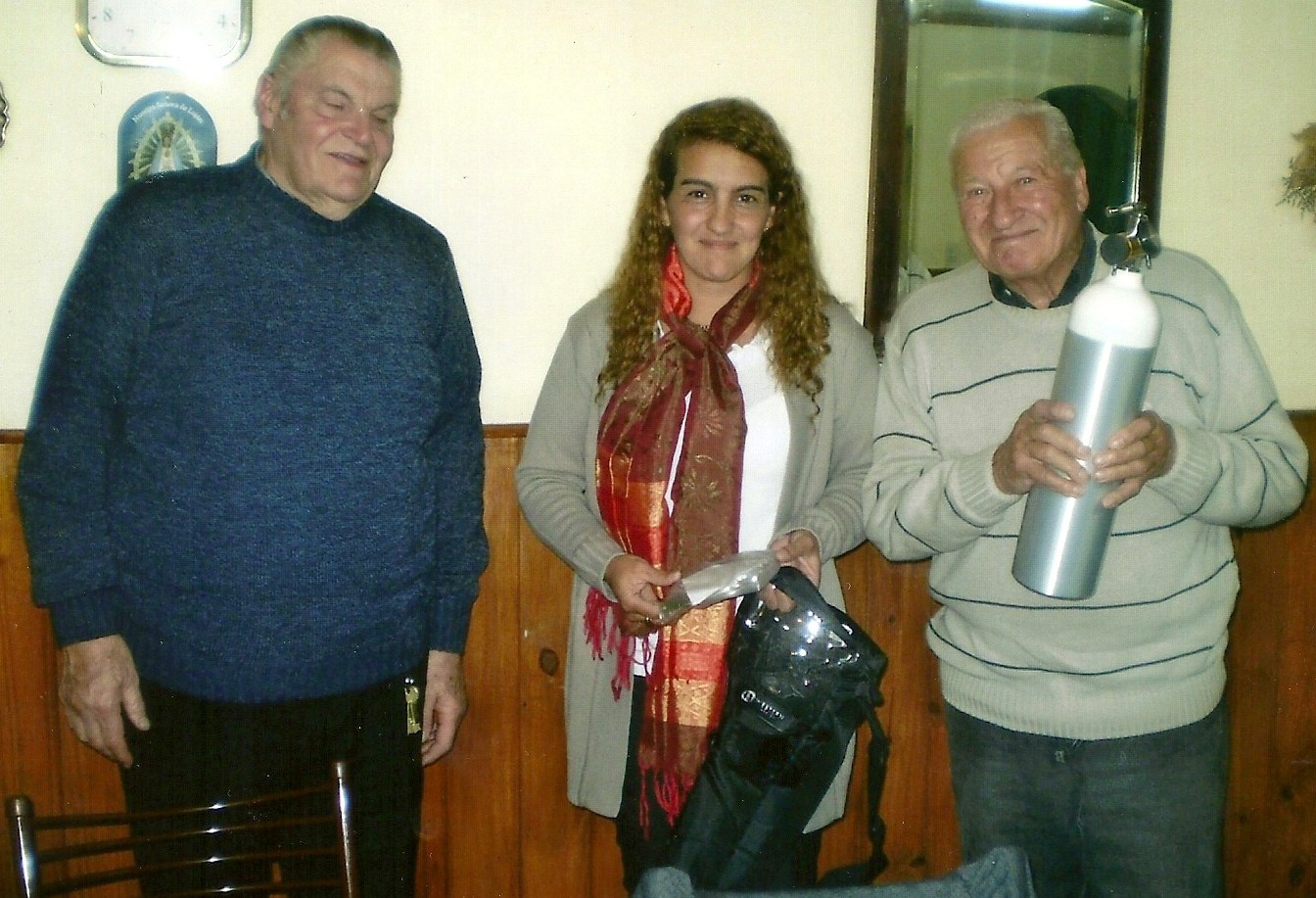 Entrega de Mochilas de oxígeno en Club de Amistad y Servicio - La Dulce.